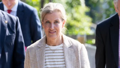 Герцогиня Софи часто носит эти брюки: недооцененная альтернатива синему дениму на весну 2026