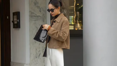 Забудь про джинси: шовкові штани з 90-х знову стають хітом весни 2026