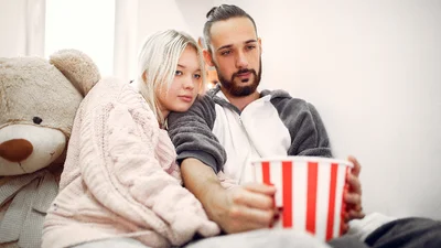 "Любов чи аб'юз?": 5 культових фільмів, які насправді вчать токсичним стосункам