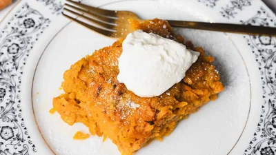 Дешево, просто і дуже смачно: рецепт морквяно-сирної запіканки