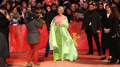 Нежная, сдержанная, другая: Памела Андерсон появилась на красной дорожке и ее просто не узнать