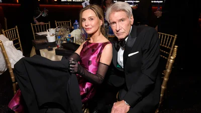 Справжній романтик: 83-річний Гаррісон Форд влаштував любощі з дружиною після побачення в повітрі