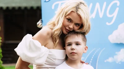 "Мама лупила": вагітна Аліна Гросу розповіла, як її в дитинстві карали за те, що вона хотіла гратися