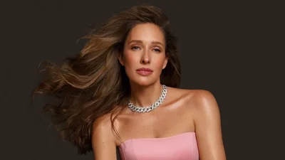 "Париж - моє місто": Катя Осадча провела День закоханих в спокусливах сукнях - фото