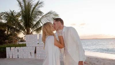 Пэрис Хилтон и Картер Реум обновили брачные обеты: мужчина снова стал на одно колено