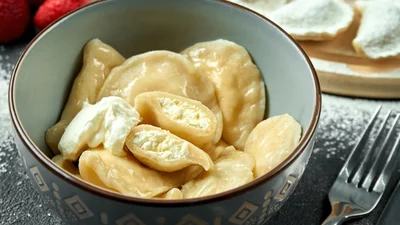 Як у дитинстві: рецепт солодких вареників з сиром