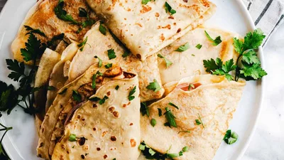 Хрустящие снаружи, сочные внутри: как приготовить бендерики с мясом