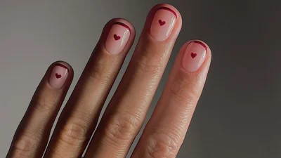 Бордовий френч – новий "дорогий" тренд манікюру