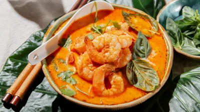 Соковиті креветки в пікантному соусі: як швидко приготувати вечерю з морепродуктів