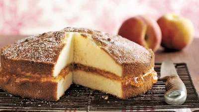 Лінивий яблучний пиріг, який виходить з першого разу – рецепт, що підкорив мережу