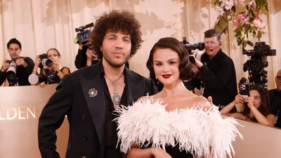 Селену Гомес массово призывают бежать от Бенни Бланко из-за его отвратительной выходки - что сделал благоверный звезды