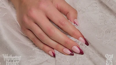 3 варіанти манікюру у стилі "Буремного перевалу", які зададуть романтичний настрій весни 2026