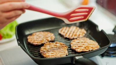 Смалець vs олія: на чому краще смажити їжу