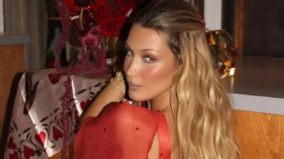 Как стилизовать джинсы этой весной, чтобы не было банально - модный прием от Беллы Хадид