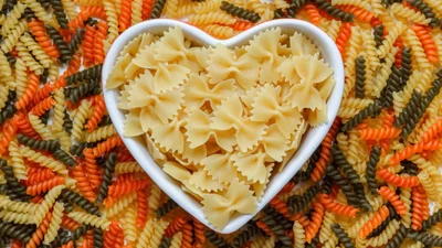 Що робити з вчорашніми макаронами: лайфхак як "оживити" страву