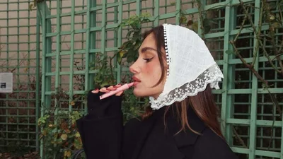 Коли стригти та фарбувати волосся у березні 2026: найкращі дні за місячним календарем