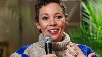 Як Джуліана Мур та Джей Ло: Олівія Колман сміливо вийшла у джинсах-бочках