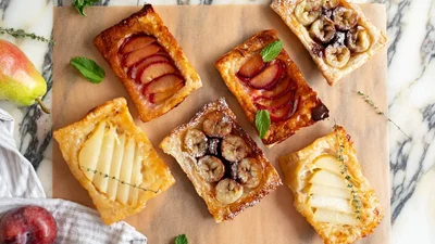 Хрустка, карамельна, геніально проста: як приготувати перевернуту випічку