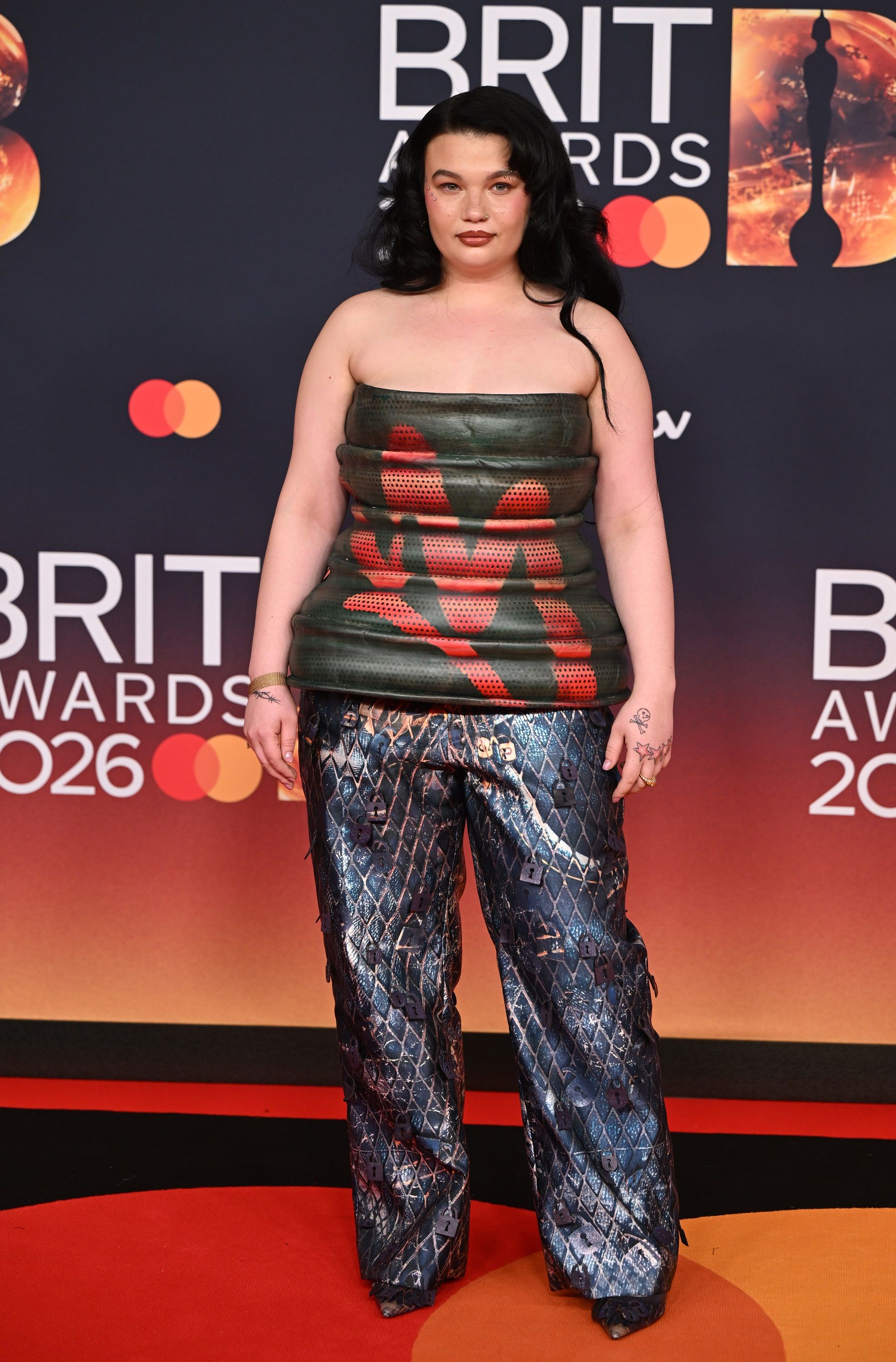 Brit Awards 2026: лучшие образы звезд на музыкальной премии - 836215 Brit Awards 2026: лучшие образы звезд на музыкальной премии - фото 836215