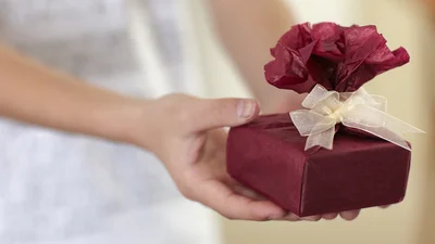 Без тюльпанів та кліше: ідеї подарунків на 8 березня для наших захисниць на будь-який бюджет