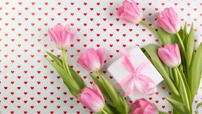 Що дарувати жінкам на 8 березня: топ універсальних презентів, які не припадатимуть пилом на полиці