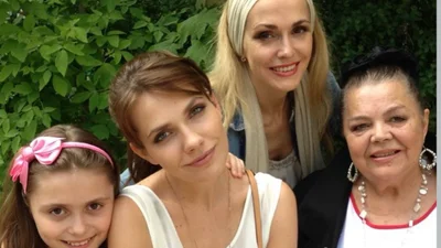 Ольга Сумская обратилась к дочери в честь ее дня рождения и обнародовала архивные фото