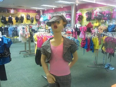 20 разів, коли манекени у магазинах змусили людей обертатись та безсоромно реготати - фото 836597