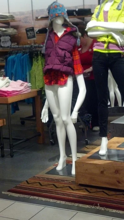 20 разів, коли манекени у магазинах змусили людей обертатись та безсоромно реготати - фото 836598