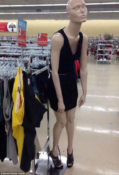 20 разів, коли манекени у магазинах змусили людей обертатись та безсоромно реготати - фото 836602