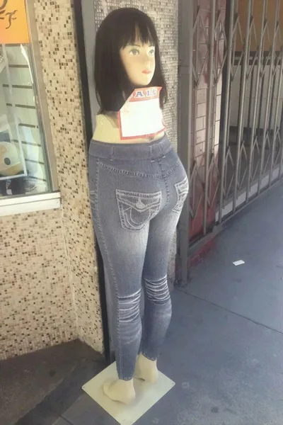 20 разів, коли манекени у магазинах змусили людей обертатись та безсоромно реготати - фото 836604