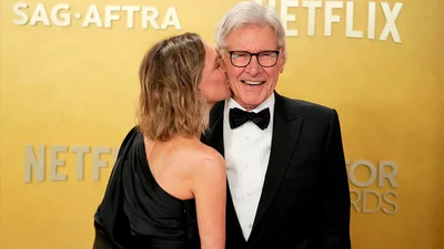 22 года разницы не помешали: Форд и Флокхарт блистали вместе на красной дорожке и получили звание "самой милой пары"