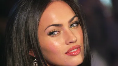 Губи як у Меган Фокс: соковитий блиск у стилі 2000-х знову в моді