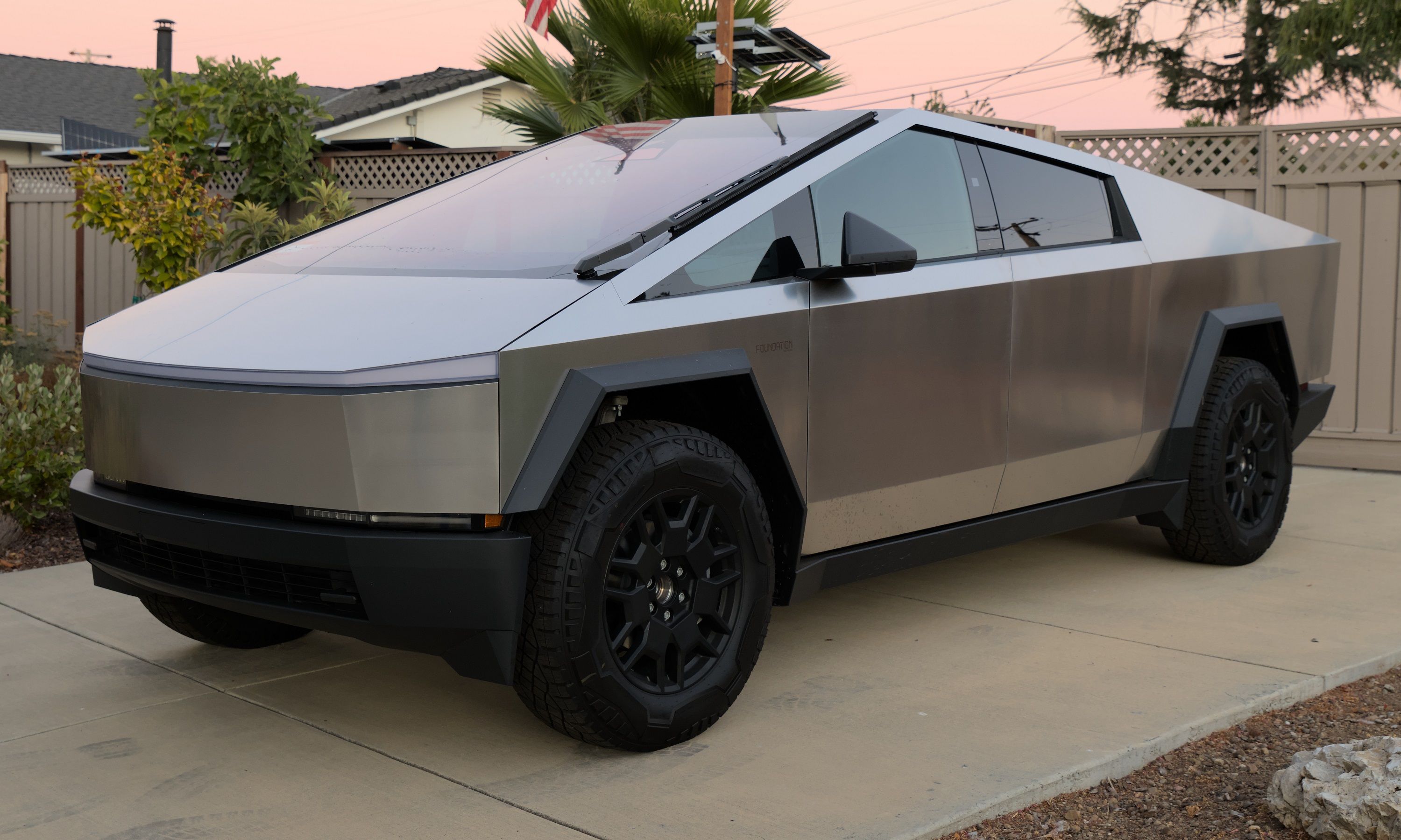 Даже Tesla Cybertruck: какие электромобили не нужно покупать бывшими в употреблении - 837568 Даже Tesla Cybertruck: какие электромобили не нужно покупать бывшими в употреблении - фото 837568