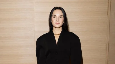 Інна Мірошниченко у вогняному крихітному бікіні повигиналася перед камерою: гарячі фото