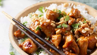 Вечеря за пів години: як приготувати соковиту курятину з горіхами