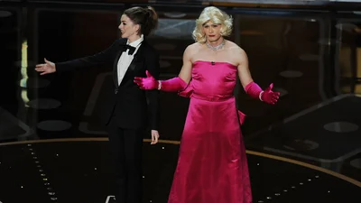 Пощечины, платья-лебеди и поцелуи с братом: 10 самых громких скандалов Оскара, которые невозможно забыть