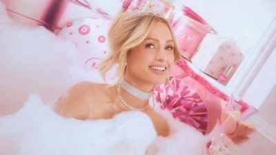 45-летняя Пэрис Хилтон устроила горячую съемку в ванне с пеной - кадры сведут тебя с ума