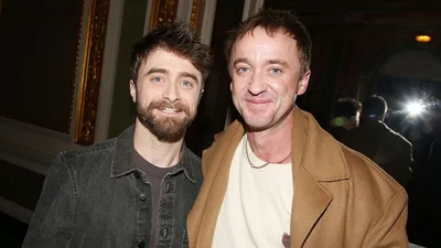 Обіймались і ніжно тримали обличчя: Гаррі та Драко знову разом – Том Фелтон тепло підтримав Деніела Редкліффа