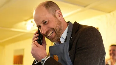 Принц Уильям стал звездой пекарни и сконфузился перед клиенткой, а также встретил украинца: "Мы молимся за вас"