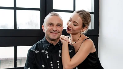 Жена Виктора Павлика показала, как ходила на свидание с "возрастным" мужем и повеселила сеть