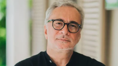 62-летнего Константина Меладзе застукали в Испании с втрое младшей брюнеткой: сенсационное фото