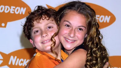 Ты их не узнаешь: звезды "Детей шпионов" воссоединились спустя 25 лет – как изменились Кармен и Джуни