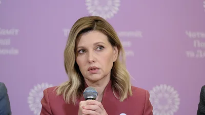 Олена Зеленська вперше за довгий час вийшла у світ у розкішному вечірньому образі та з новою зачіскою