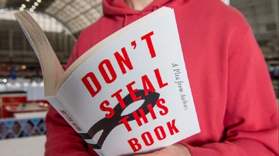 Бойкот искусственного интеллекта: почти 10 тыс. авторов "написали" пустую книгу