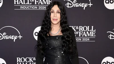 Трансгендерний син Шер одружився зі своєю коханою: який він мав вигляд, коли був жінкою