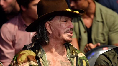 Мікі Рурка турнули з орендованого будинку: розв'язка неприємної історії