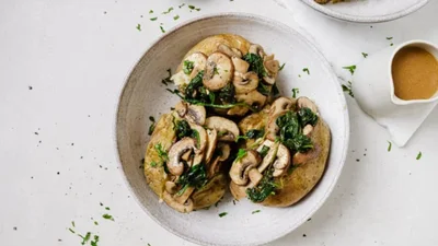 Фарширована картопля з грибами – проста страва з соковитою начинкою