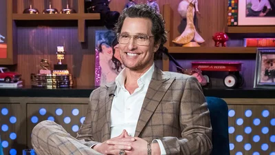 16-річна донька Меттью Мак-Конагей вразила незвичайною вродою на червоній доріжці з мамою – фото