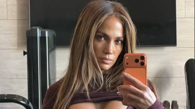 Дженніфер Лопес на рідкісних фото показала своїх сестер та маму, і вони всі наче після капсули часу