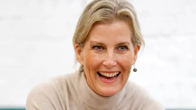 Герцогиня Софі не поспішає ховати пуховик: що носити, коли у березні похолодає